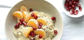 Hafer-Porridge mit Mandarine und Granatapfel