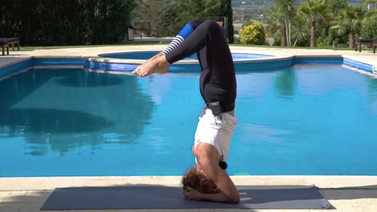 Yoga Video Tutorial: In den Kopfstand – Sirsasana