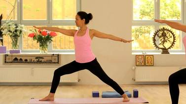 Yoga Video Yoga für Anfänger: Die umarmende Kraft der Muskulären Energie